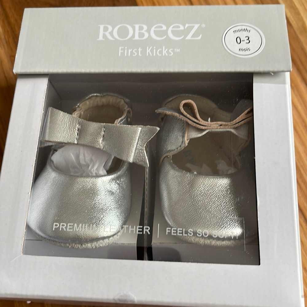Robeez 0-3 months Sofia silver leather baby girl infant shoes flats slippers
